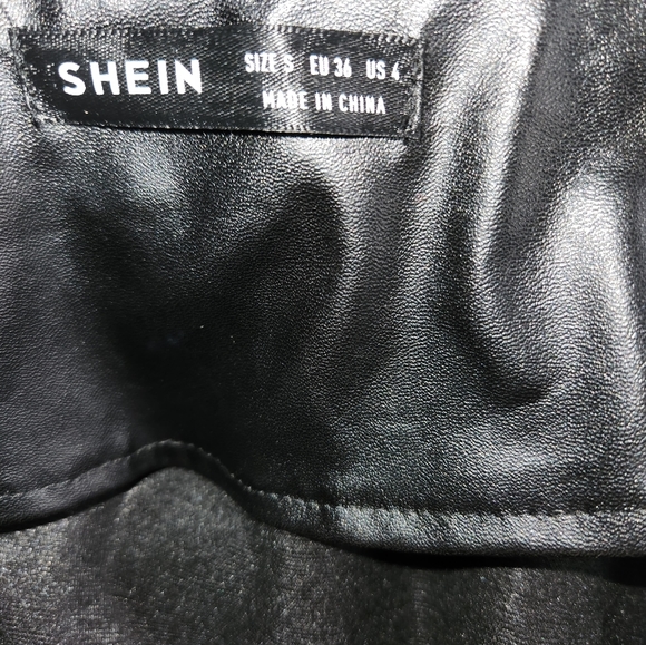 SOLD - LAST CHANCE - Black blazer ๐ - Picture 3 of 4